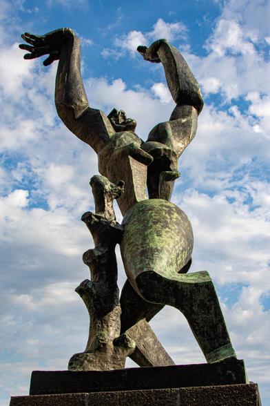 Zadkine's sculpture "The Destruction" in Rotterdam, photographed from below against a blue sky with white clouds, depicts a human reaching out desperately to the sky. It's a cubist bronze sculpture, slightly greenish. But above all, it's a powerful and emotional image, so powerful that it commands everyone's attention despite all the tall buildings (not pictured) surrounding it.