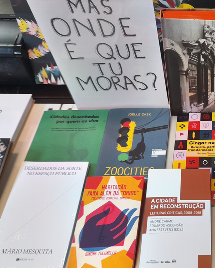 Vários livros sobre a cidade, o urbanismo e as bicicletas