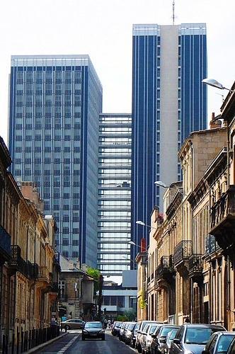 Cité administrative à #Bordeaux (#Gironde) Mathieu Pierre (architecte);Calmon Pierre (architecte). Construction 1965;1974.
Suite 👉 https://monumentum.fr/architecture-contemporaine-remarquable/acr0000997/bordeaux-cite-administrative
#Patrimoine #ArchitectureContemporaine
Photo CC-BY-SA 4.0 : Travail personnel