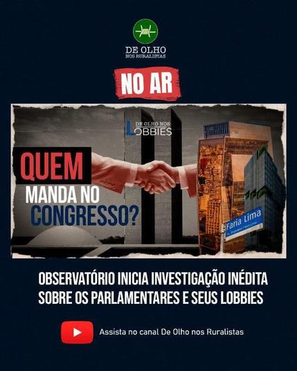 A imagem é um post de mídia social com um fundo de tons escuros. A imagem apresenta duas mãos apertando-se, com um prédio alto visível ao fundo, parcialmente coberto por uma sombra escura. Na lateral, há uma pilha de livros. No canto superior esquerdo, há um logotipo que diz "De Olho Nos Ruralistas". A imagem contém os seguintes textos: "Quem manda no congresso?", "Observatório inicia investigação inédita sobre os parlamentares e seus lobbies." O texto "De Olho Nos Ruralistas" está em duas linhas. No canto inferior direito, há um botão de reprodução vermelho com a inscrição "Assista no canal De Olho Nos Ruralistas". Há uma etiqueta no canto inferior esquerdo que diz "Faria Lima".