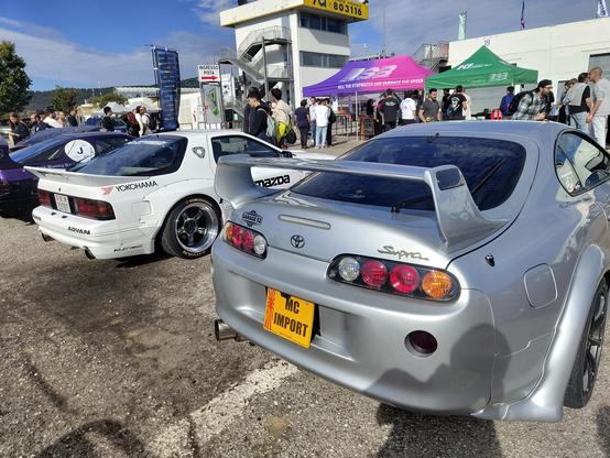 Toyota Supra elaborata in un parcheggio dell'autodromo di Magione (PG)