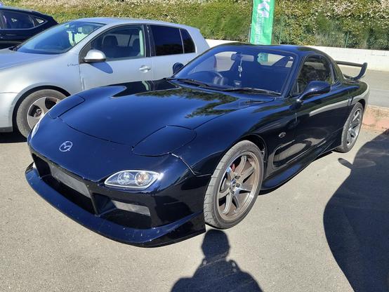 Mazda RX7 elaborata nel parcheggio dell'autodromo di Magione (PG)