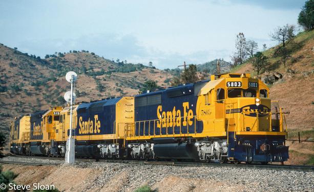 Santa Fe SD45-2 5803 led a westbound at the East Switch of Walong, CA late in the afternoon of Sunday, May 14, 1989.