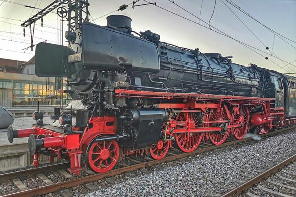 Dampflok der Baureihe 01 im Bahnhof Aalen