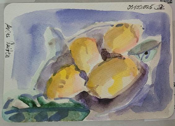 Aquarellskizze: eine Schale mit 4 gelben Quitten vor lila Hintergrund