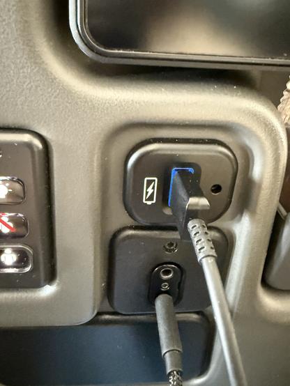 Picture of USB-A point on the plane seat