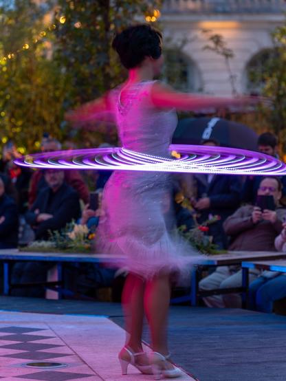 Soirée cabaret au Jardin éphemère 2025, Place Stanislas, Nancy

Canon R6 + RF 70-200mm F4

#lejardinephemere2025 #jardin #événement #tempsfort #photoderue#streetphotography #street #cabaret #rue #photographie #France #Nancy #PlaceStanislas #CanonR6