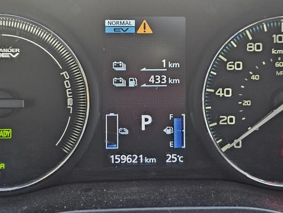 The guessometer and fuel gauges in my hybrid, showing 1km of battery and 433km of total range remaining.