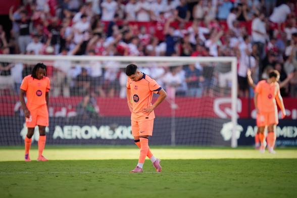 Se impone por 4-1 con goles de Alexis Sanchez, de penalti, Isaac Romero, Carmona y Adams. Rashford anotó el único tanto de los azulgrana