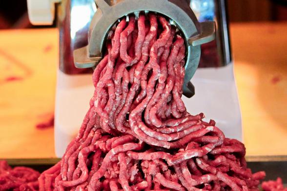 Una máquina de hacer carne picada. (GETTY)