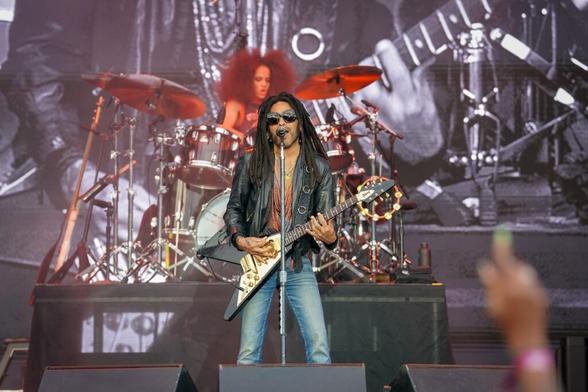 Lenny Kravitz in NBA on NBC’s Sunday Night Basketball Show Open