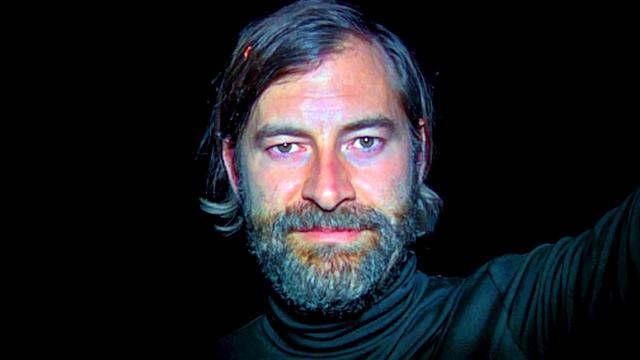 <img alt="Creep 3 è ufficialmente in sviluppo: Patrick Brice e Mark Duplass confermano la conclusione della saga horror" class="webfeedsFeaturedVisual wp-post-image" height="720" src="https://i1.wp.com/images.thedirect.com/media/article_full/creep-movie.jpg?w=1280&amp;resize=1280,720&amp;ssl=1" style="display: block; margin-bottom: 5px; clear: both;" title="Creep 3 è ufficialmente in sviluppo: Patrick Brice e Mark Duplass confermano la conclusione della saga horror" width="1280" /><div class="starw-prima-del-contenuto_4" id="starw-2801219244"><div id="addendoContainer_Interstitial"></div></div><p>Gli ideatori del franchise <em>Creep</em> — il regista <strong>Patrick Brice</strong> e l’attore <strong>Mark Duplass</strong> — hanno finalmente confermato che <em>Creep 3</em> è in fase di sviluppo, mettendo fine ai timori dei fan che temevano la cancellazione definitiva del progetto. La saga, nata nel 2014, è diventata una delle opere più riconoscibili del panorama horror indipendente grazie al suo approccio <em>found footage</em> e al suo equilibrio tra tensione psicologica e umorismo nero.</p><div class="starw-contenuto_6" id="starw-3708507083" style="margin-top: 2px; margin-bottom: 2px;"><!-- BOX 300x250 Articolo 1 -->
<div id="addendoContainer_9001" style="width: 300px; height: 250px;">
</div></div>
<h2>Una saga cult del moderno horror indipendente</h2>
<p>Nel primo capitolo, <em>Creep</em> (2014), Brice interpreta Aaron, un cameraman che si ritrova coinvolto in un incontro in