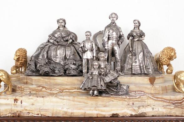 Grupo escultórico de la familia de Isabel II realizado en fotoescultura que puede ver en la Galería de las Colecciones Reales. (Patrimonio Nacional)
