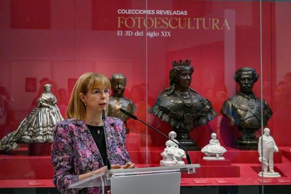 Leticia Azcue Brea, comisaria de la exposición 'Fotoescultura: el 3D del siglo XIX' en la Galería de las Colecciones Reales. (Patrimonio Nacional)