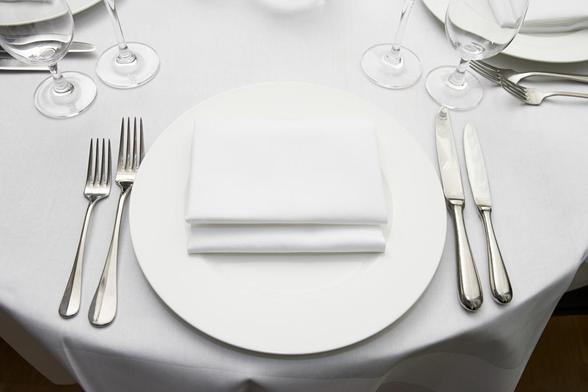 Un plato, en una mesa de un restaurante (Getty Images)