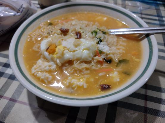 bowl of instant noodles with egg