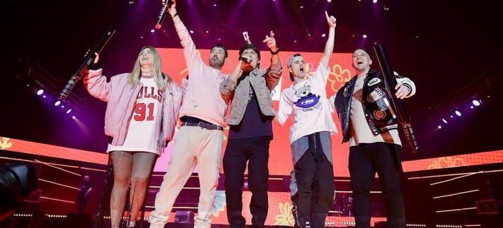 Antes de escuchar la última actuación, nuestros locutores, con la euforia de la noche, se despedían recordando que la próxima edición de LOS40 Music Awards 2025 se va a Valencia. / jparis