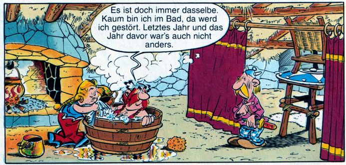 Majestix sitzt in einem Holzfass voller Wasser und wird von seiner Frau Gutemine gebadet. Er wirkt genervt und spricht darüber, dass er jedes Jahr beim Baden gestört wird. Rechts zieht ein Gallier den Vorhang beiseite und stört die Szene, während im Hintergrund ein Feuer im Kamin brennt.