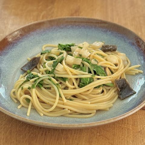 A close-up of my plate with the meal as described in the post. You can see pasta, cubes of the May turnip, some green leaves and a few konbu pieces.