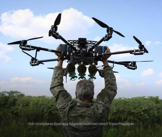 A Ukrainian soldier launches a UAV on the battlefield [General Staff of the Armed Forces of Ukraine]