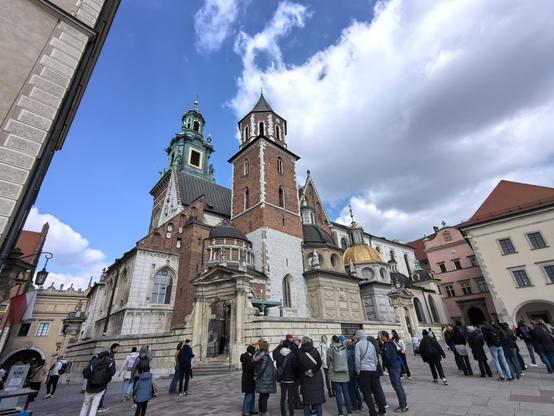 Photo of the Wawel Cathedral in Krakow.