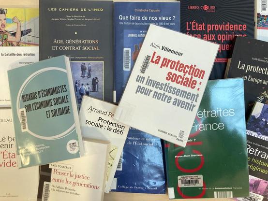 Photographie de la sélection d'ouvrages autour de la thématique de la protection sociale.