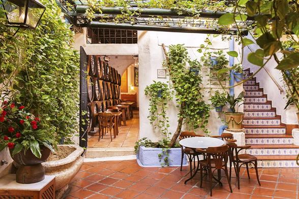 Vistas de uno de los patios de El Pimpi, en Málaga. (Cortesía de El Pimpi)