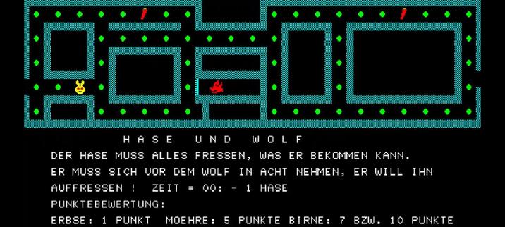 Screenshot des Spiels "Hase und Wolf". Die obere Hälftf zeigt eine Spielfläche im Pac-Man-Stil, wobei statt des Pac-Man ein gelber Hasenkopf mit roten Augen und Hasenohren und statt der Geister ein roter Wolf - der etwas geisterhaft aussieht. Darunter steht: "HASE UND WOLF - DER HASE MUSS ALLES FRESSEN, WAY EF BEKOMMEN KANN. ER MUSS SICH VOR DEM WOLF IN ACHT NEHMEN, ER WILL IHN AUFFRESSEN ! ZEIT = 00: - 1 HASE
PUNKTEBEWERTUNG:
ERBSE: 1 PUNKT
MOEHRE: 5 PUNKTE
BIRNE: 7 BZW. 10 PUNKTE"