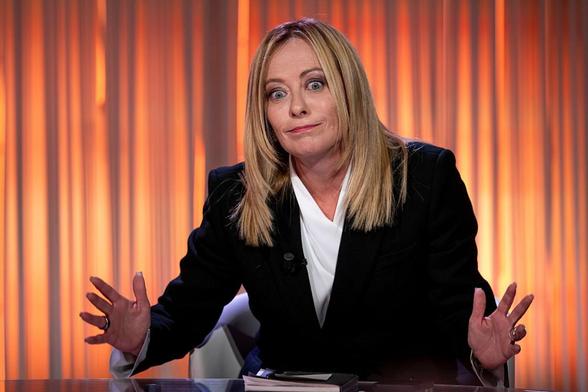 La primera ministra italiana, Giorgia Meloni, en el set del programa de televisión "Cinque Minuti" en los estudios Rai el 7 de octubre de 2025, en Roma. (Antonio Masiello / Getty)