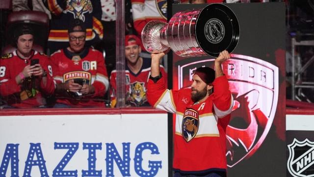 Back-to-back champions Florida Panthers raise another banner, start new Stanley Cup quest