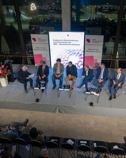 Podiumsdiskussion mit Kai Rosenberger, Vorsitzender des BBW – Beamtenbund Tarifunion sowie den Fraktionsvorsitzenden Andreas Stoch und Hans-Ulrich Rülke sowie den Abgeordneten Alexander Salomon, Christian Gehring und Dr. Rainer Balzer.
