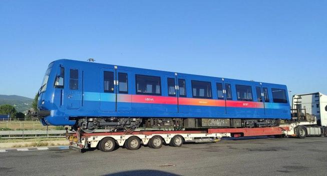 Treno CAF MA 333-334 della metro A, destinato alla linea Roma-Lido dopo l’acquisto da parte della Regione Lazio