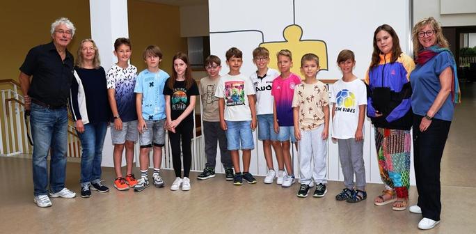 Bereits vor den Sommerferien 2025 besuchten wir die Leimbachtalschule in Dielheim, um ein interessantes Modell kennenzulernen.
Die digitale Welt ist innovativ und braucht Nachwuchs aus den „eigenen Reihen“. Deshalb sollten sich interssanierte Mädchen und Jungen für dieses „Projekt“ interessieren und gegebenenfalls anmelden!