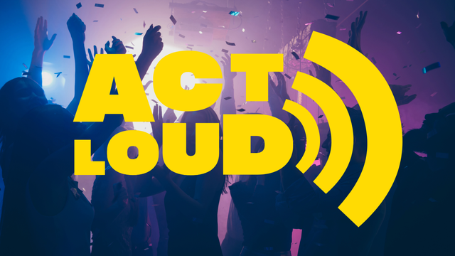 Gelbes Logo mit dem Schriftzug ‚ACT LOUD‘ und Schallwellen-Symbol, vor dem Hintergrund einer feiernden Menschenmenge mit Konfetti und bunten Lichtern.