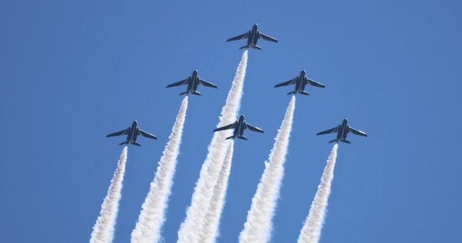 ブルーインパルス、選手の健闘たたえ滋賀の空を飛行 国スポ閉会式 - 毎日新聞