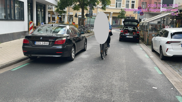 Veloroute 05 - Das Ali kr Stehzeug steht regelmäßig dort .