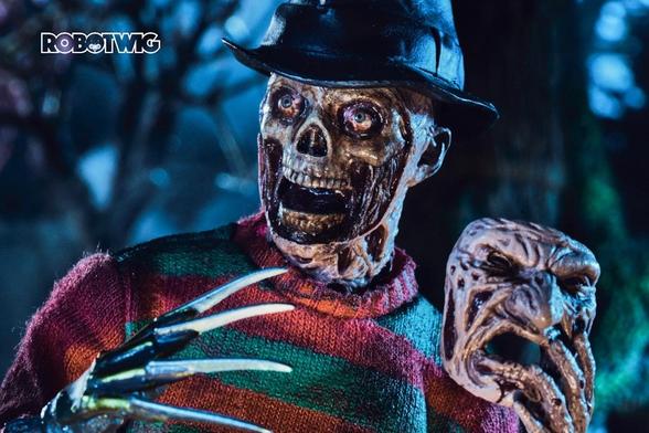 Freddy rips his face off exposing his skeleton