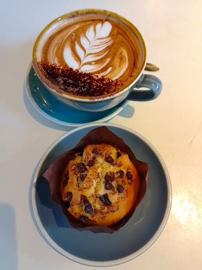 chocolate chips muffin with coffee