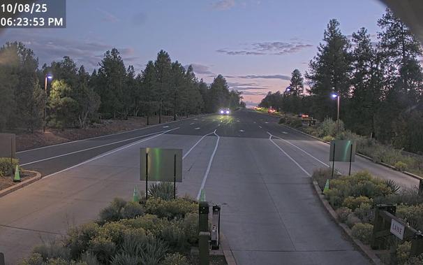 To help time your South Rim arrival, monitor the South Entrance Station Webcam. During busy weekends, there can be long lines and up to two hour wait times between 10 am - 5 pm. This view refreshes every minute. The entrance station is about 1.6 miles (2.5 km) north of the gateway town of Tusayan, AZ.