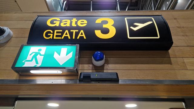 airport sign "Gate 3".