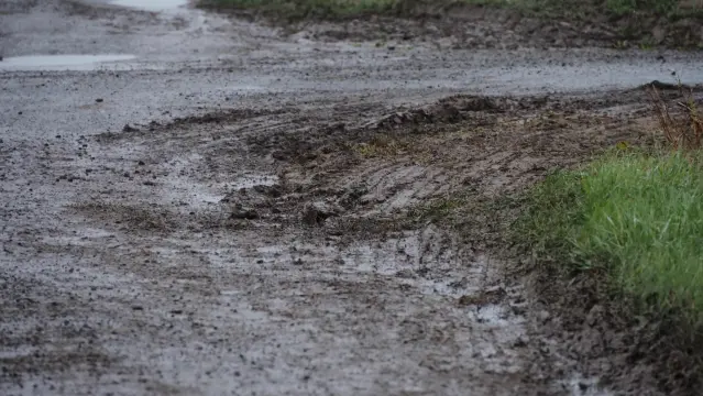 Matsch auf einem Wirtschaftsweg