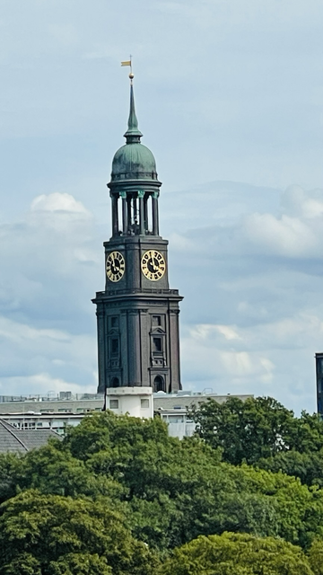Der Hamburger Michel, also die St. Michaelis Kirche.