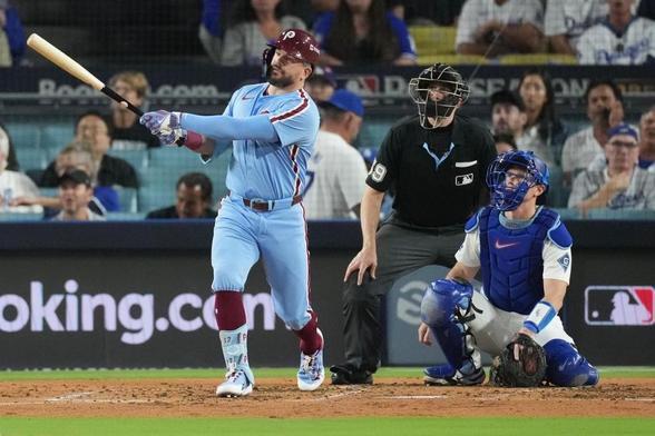 Kyle Schwarber hits two home runs to lift the Philadelphia Phillies over the Los Angeles Dodgers and avoid NLDS sweep – Chicago Tribune