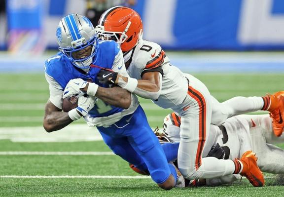 [MKC] Like Flacco trade, the #Browns trade of G.Newsome II to the #Jaguars for T. Campbell was a surprising and quick deal. They were willing to extend Newsome. Campbell will cost them less over the next 3 1/2 years.
