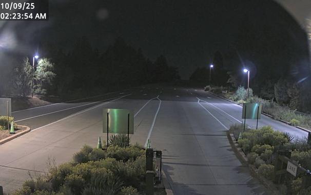 To help time your South Rim arrival, monitor the South Entrance Station Webcam. During busy weekends, there can be long lines and up to two hour wait times between 10 am - 5 pm. This view refreshes every minute. The entrance station is about 1.6 miles (2.5 km) north of the gateway town of Tusayan, AZ.