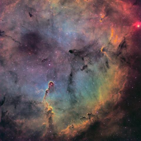 A portion of the Elephant's Trunk nebula, represented in false colours using the so-called Hubble palette