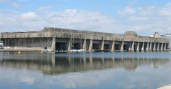 Ancienne base de sous-marins à #SaintNazaire (#LoireAtlantique) Les bases de sous-marins ont été réalisées selon des plans-types par l’organisation Todt. En fonction du nombre de sous-marins qu’elle est censée ...
Suite 👉 https://monumentum.fr/architecture-contemporaine-remarquable/acr0001234/saint-nazaire-ancienne-base-de-sous-marins
#Patrimoine #ArchitectureContemporaine
Photo CC-BY-SA 4.0 : KaTeznik