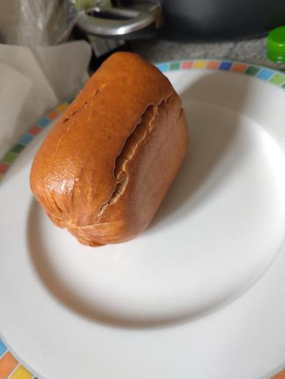 ¾ veganer Leberkas frisch aus dem Ofen von hinten