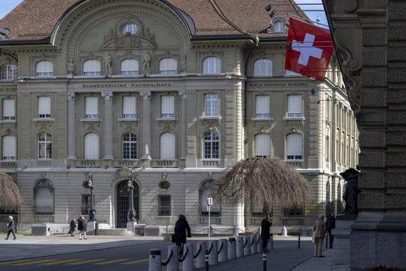 スイス中銀の独立性、どう守られている？米国と比較 - SWI swissinfo.ch