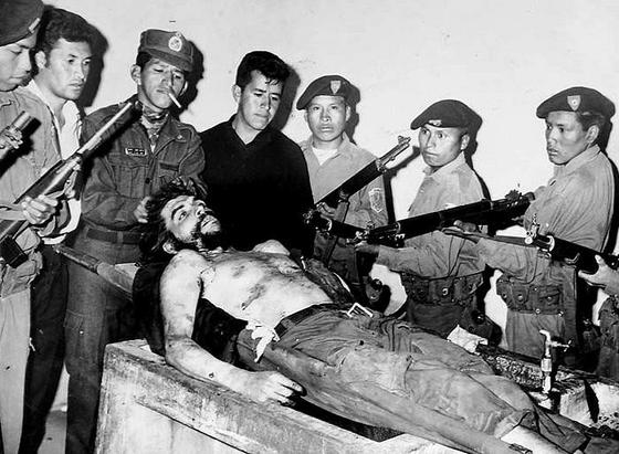 Che Guevara after his execution on October 9, 1967, surrounded by Bolivian soldiers. (Source: unknown). From the U.S. National Security Archives. https://nsarchive.gwu.edu/briefing-book/cuba-intelligence/2020-10-09/che-guevara-cia-mountains-bolivia